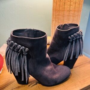 Carlos By Carlos Santana Grey Twilight Fringe Heel Boot Size 8.5